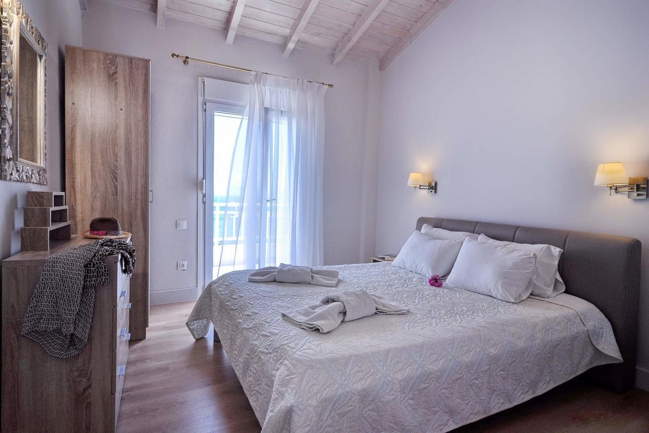 Veroniki Penthouse Deluxe Apartment Agios Ioannis Peristeron  Bagian luar foto