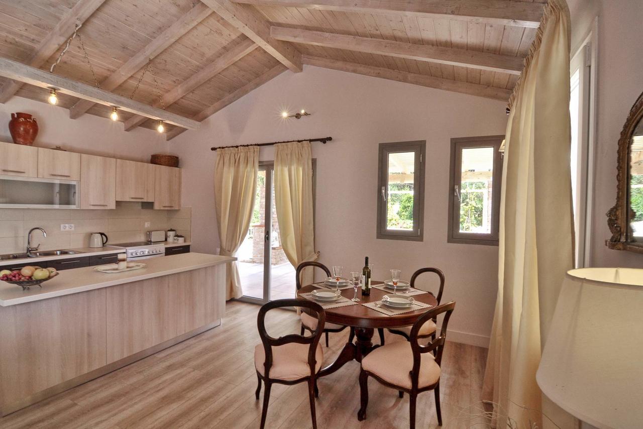 Veroniki Penthouse Deluxe Apartment Agios Ioannis Peristeron  Bagian luar foto