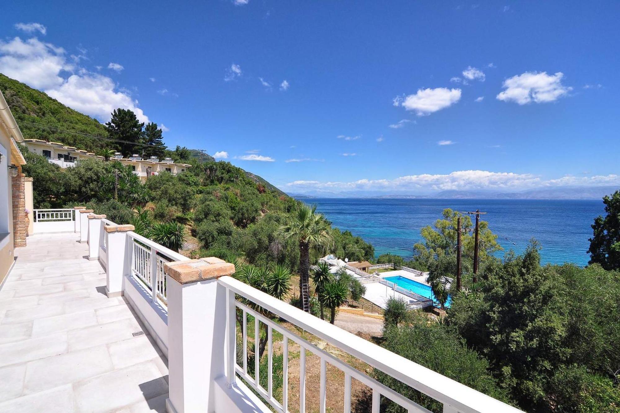 Veroniki Penthouse Deluxe Apartment Agios Ioannis Peristeron  Bagian luar foto