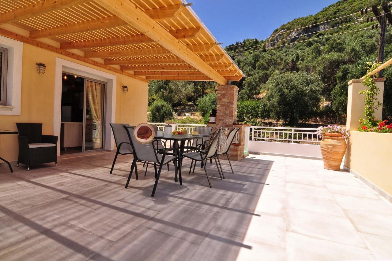 Veroniki Penthouse Deluxe Apartment Agios Ioannis Peristeron  Bagian luar foto